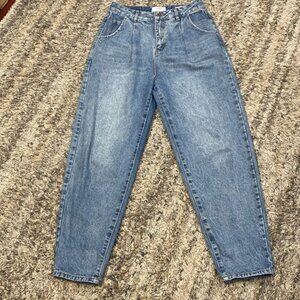 Cotton:on medium wash slouch mom Jean high-rise tapered leg pleaded front sz 6